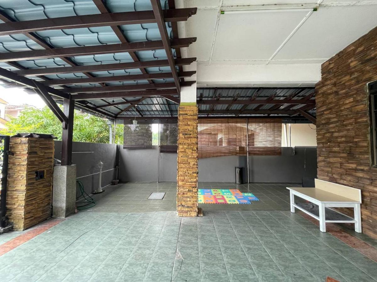 Venice Raudhah Guest House Lumut Exterior photo
