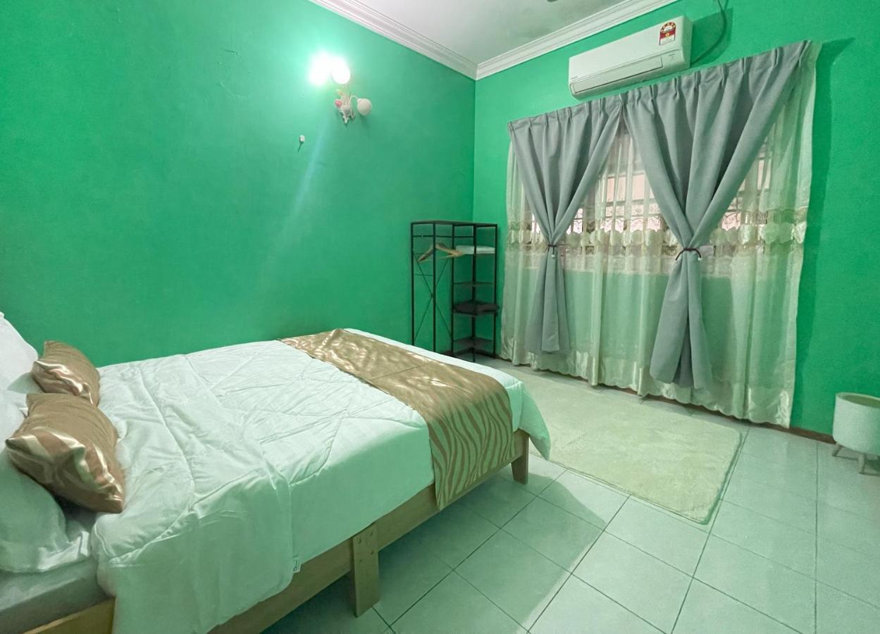 Venice Raudhah Guest House Lumut Exterior photo