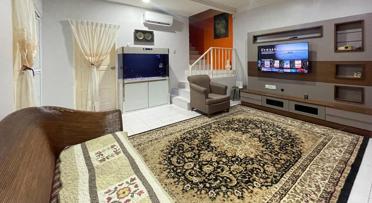 Venice Raudhah Guest House Lumut Exterior photo