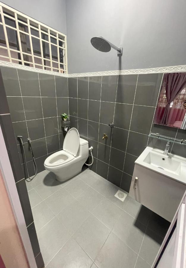 Venice Raudhah Guest House Lumut Exterior photo